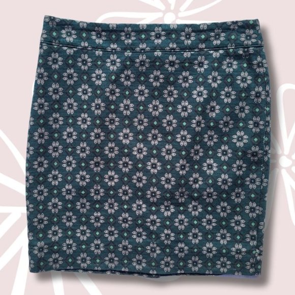 LOFT Dresses & Skirts - LOFT Green Floral Boho Mini Skirt Size Petite 6